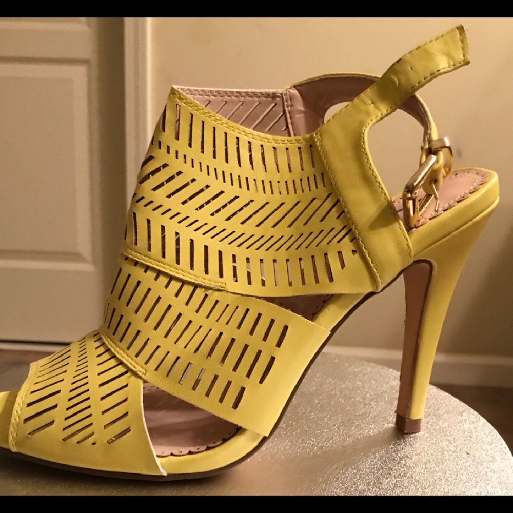 Beautiful hello heels